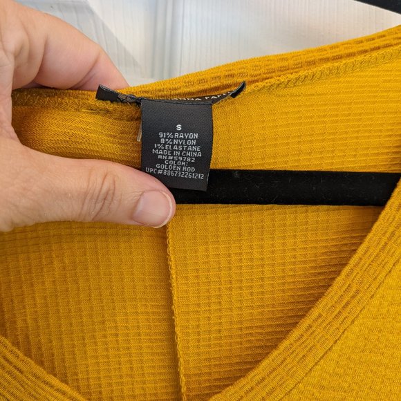 Mustard Yellow Sweater Women's Small Adrianna Papell - Picture 2 of 4